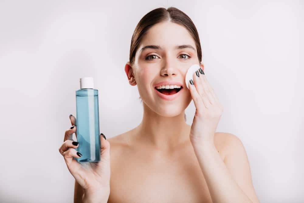 Mengungkap Serba-serbi Micellar Water, Amankah Bagi Wajah?