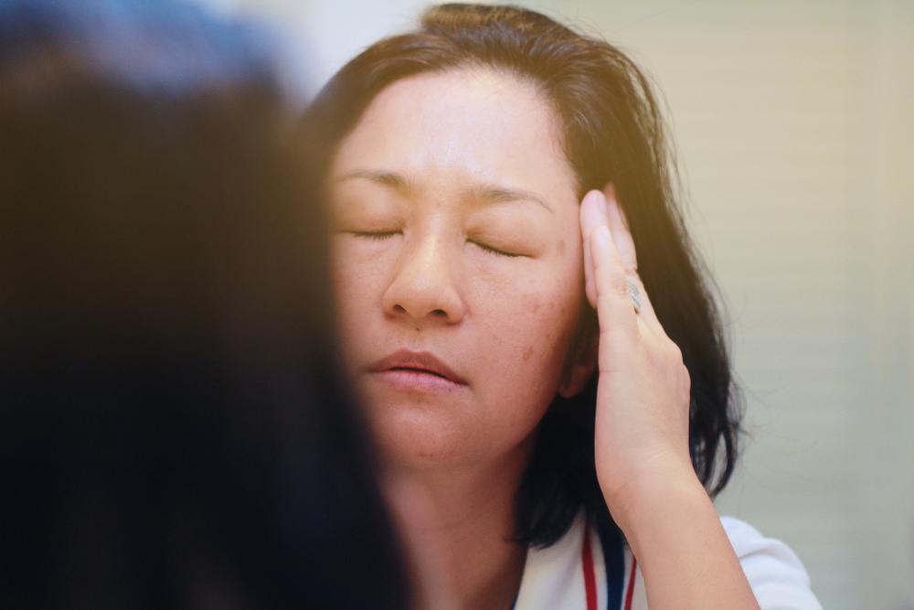10 Gejala Menopause Selain Perubahan Siklus Menstruasi
