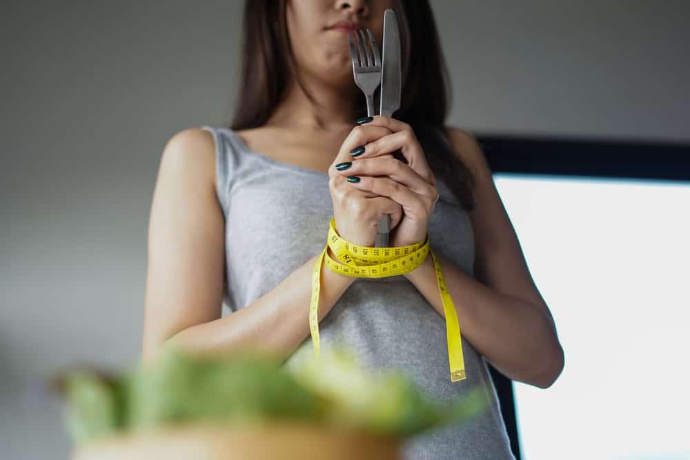 10 Cara Menahan Godaan Makanan Agar Diet Tidak Gagal