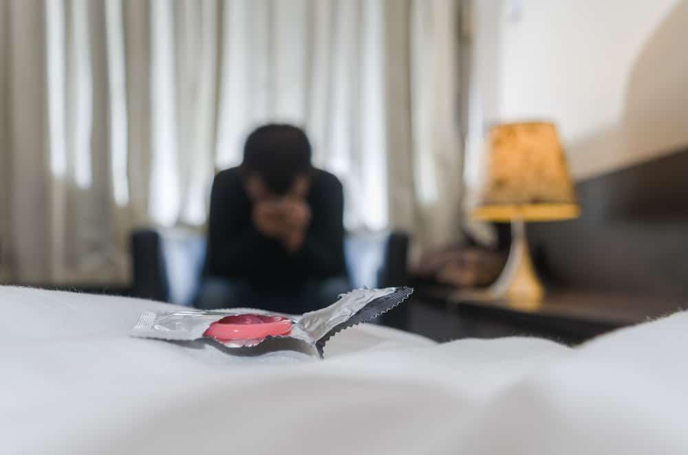 4 Alasan Pria Enggan Pakai Kondom (Padahal Sebenarnya Salah)