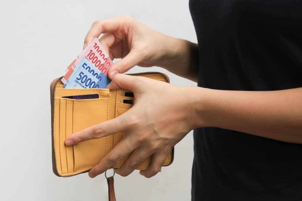 gila-harta-pola-pikir-money-oriented