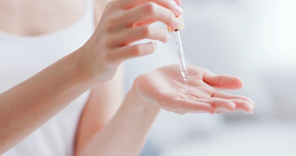 Cara Memakai Serum Wajah yang Benar Agar Hasil Lebih Maksimal