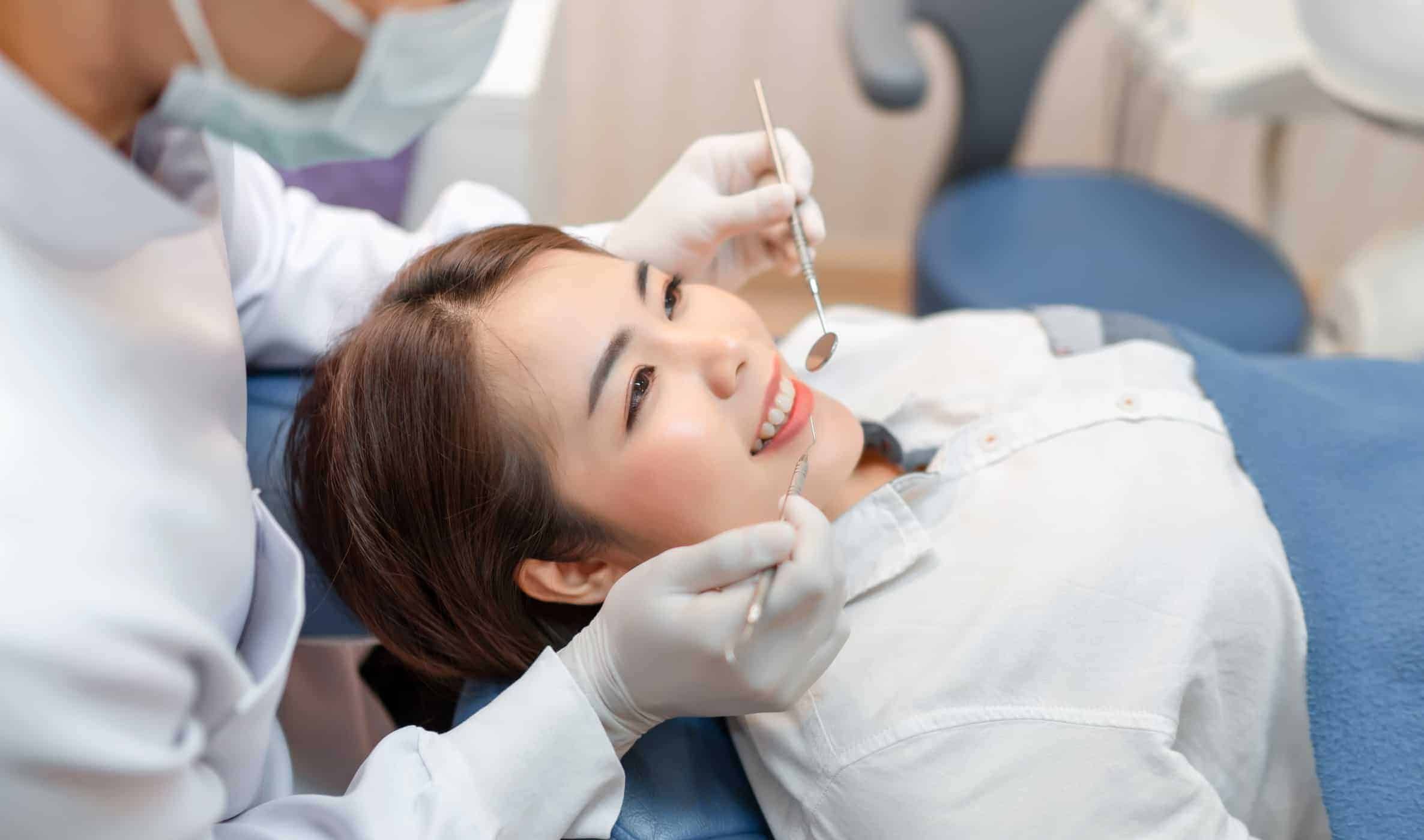 apa-yang-harus-dilakukan-setelah-cabut-gigi-jika-punya-gigi-sensitif