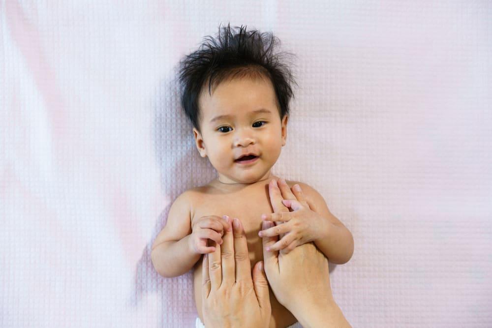 Minyak Essensial untuk Bayi: Jenis, Manfaat, dan Cara Pakainya