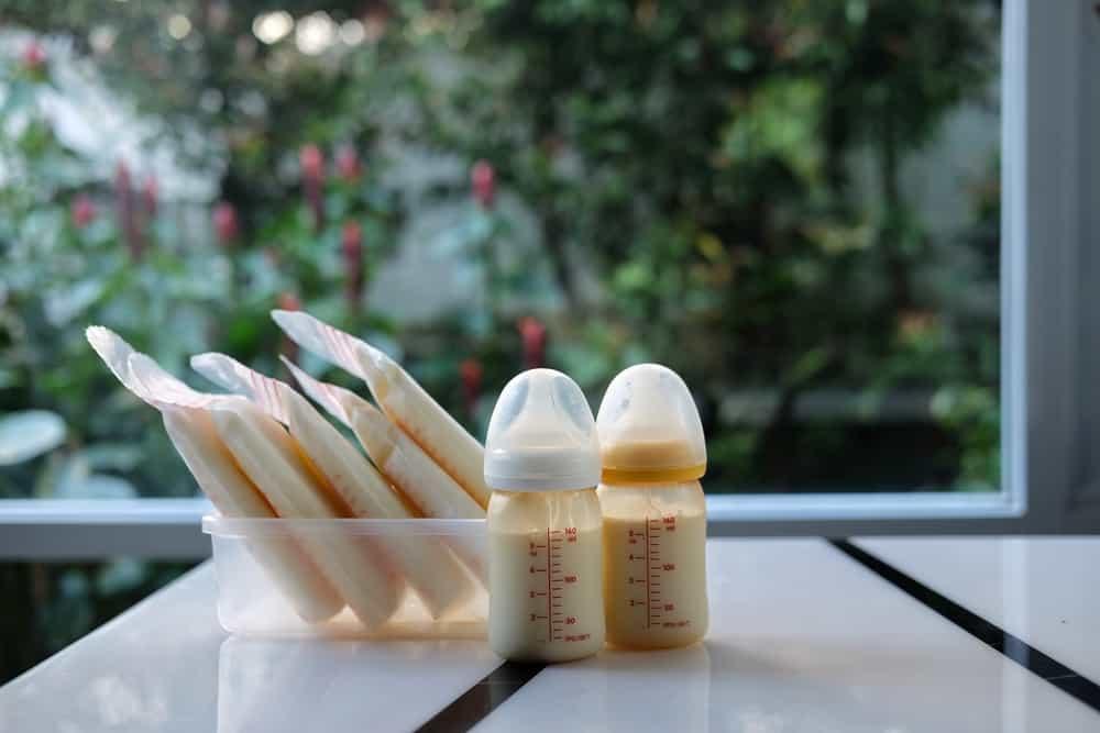 3 Ciri-Ciri ASI Perah Basi yang Perlu Ibu Menyusui Ketahui