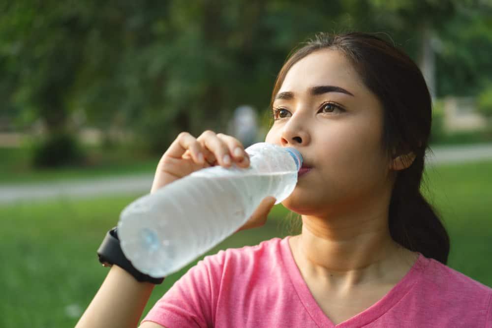 minum-es-saat-haid