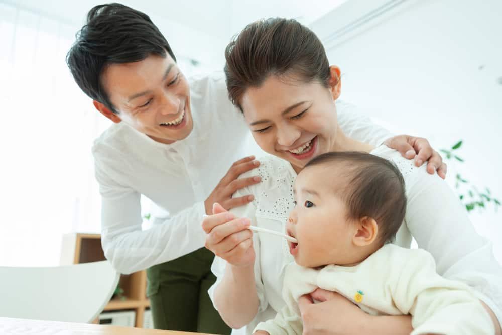 Agar Tidak Keliru, Begini Cara Menyeimbangkan Pemberian ASI dan MPASI Bayi