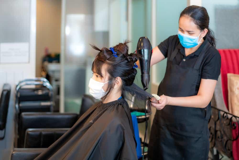 potong-rambut-salon-covid-19