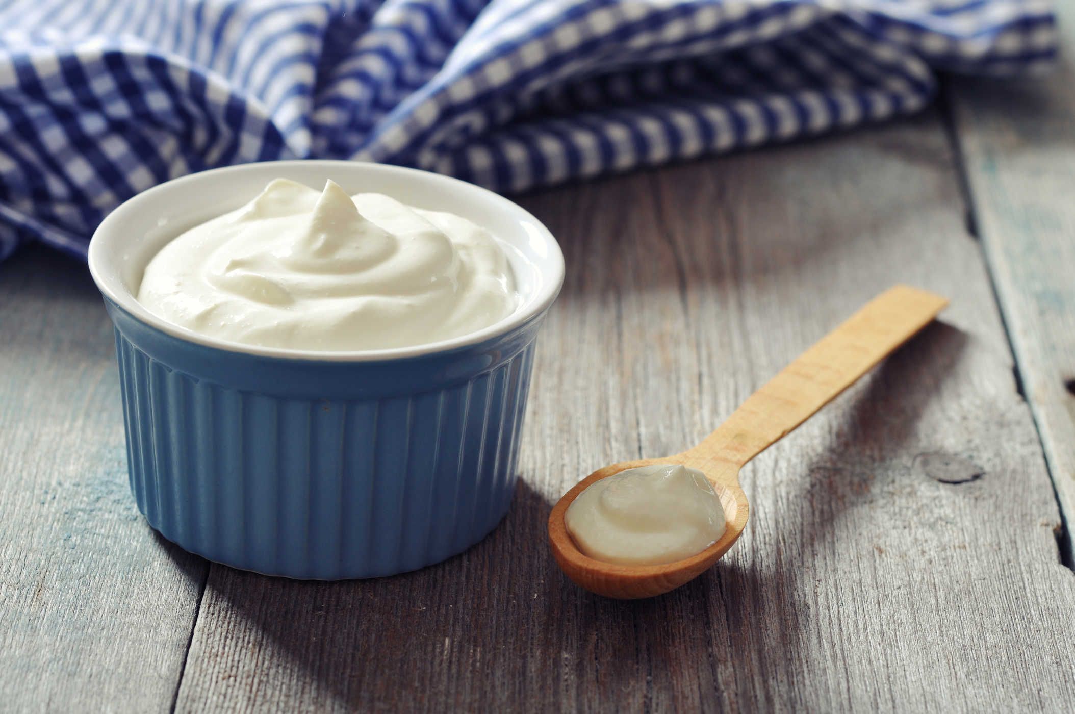 memanfaatkan-greek-yogurt-untuk-wajah-dan-rambut