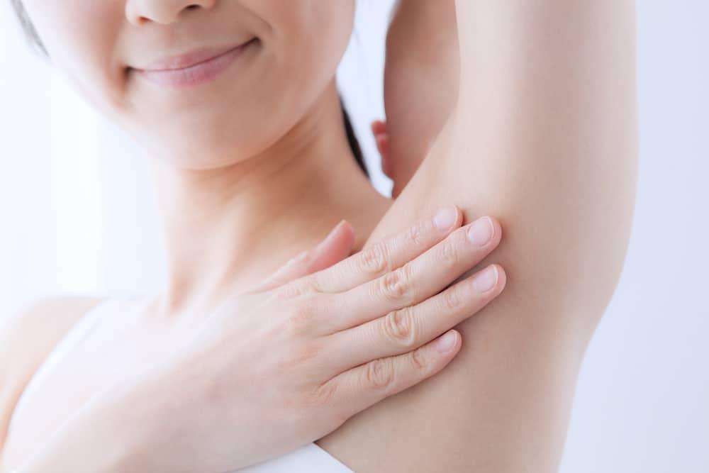 6 Cara Menghilangkan Bulu di Badan yang Paling Populer