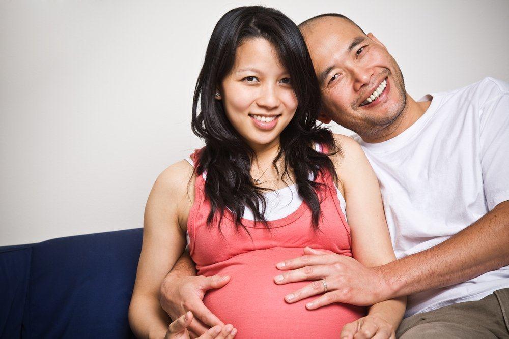 6 Cara Suami Mendukung Istri Saat Hamil
