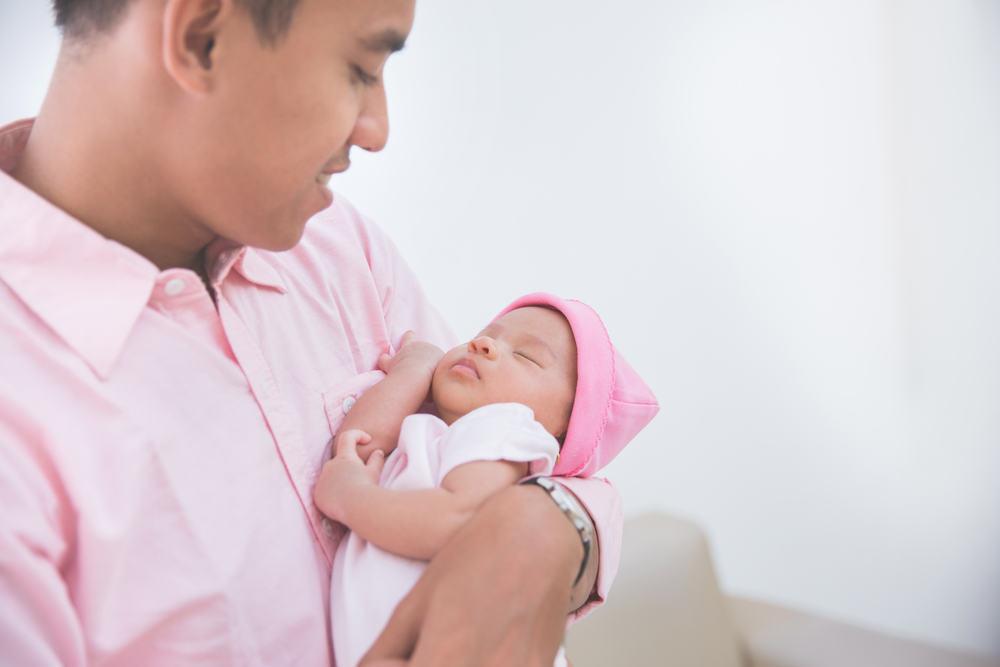tips-menjalin-ikatan-batin-ayah-dan-bayi