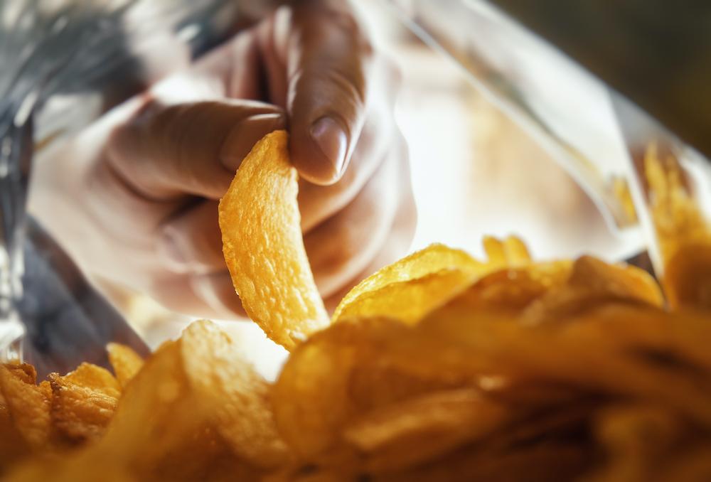 cara-sehat-konsumsi-snack-dalam-kemasan