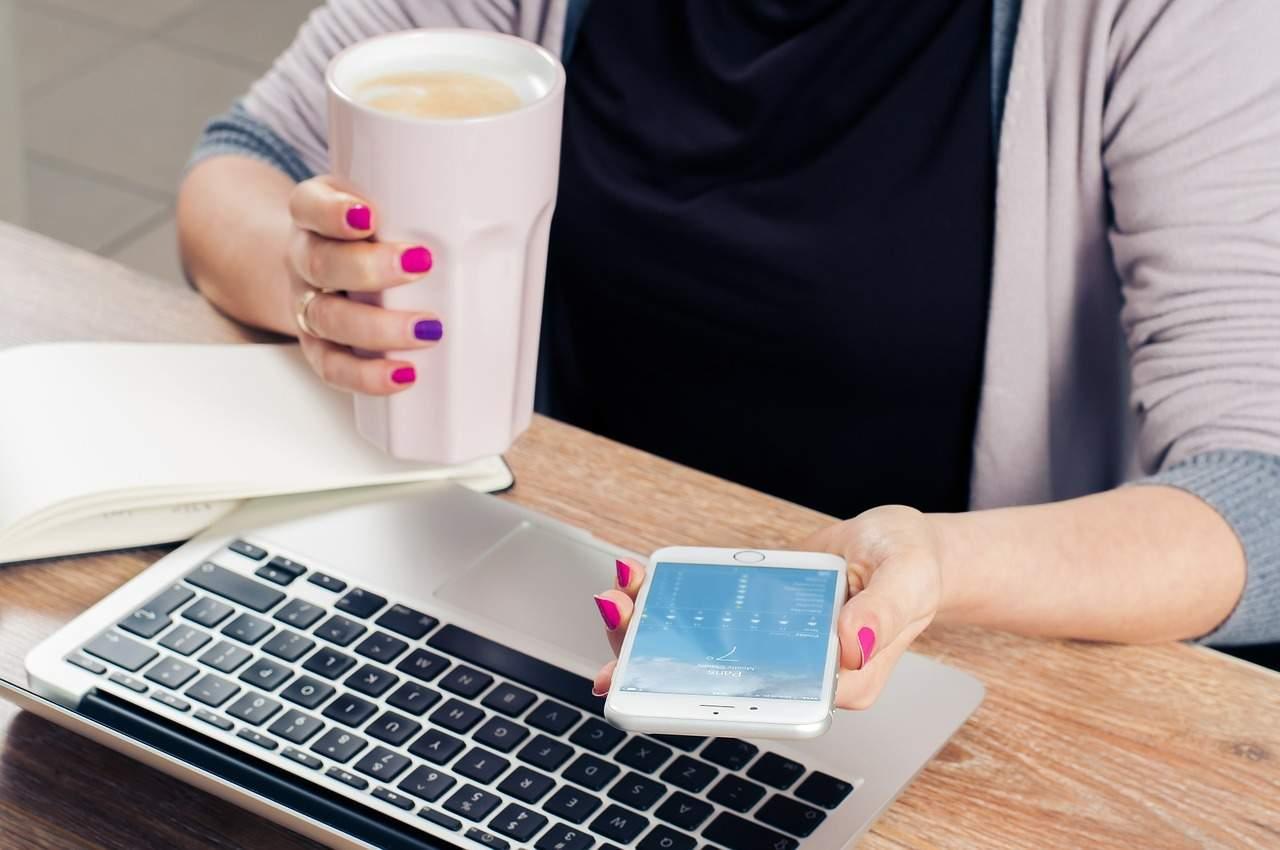 Merasa HP Bergetar Padahal Tidak? Mungkin Anda Mengidap Ini