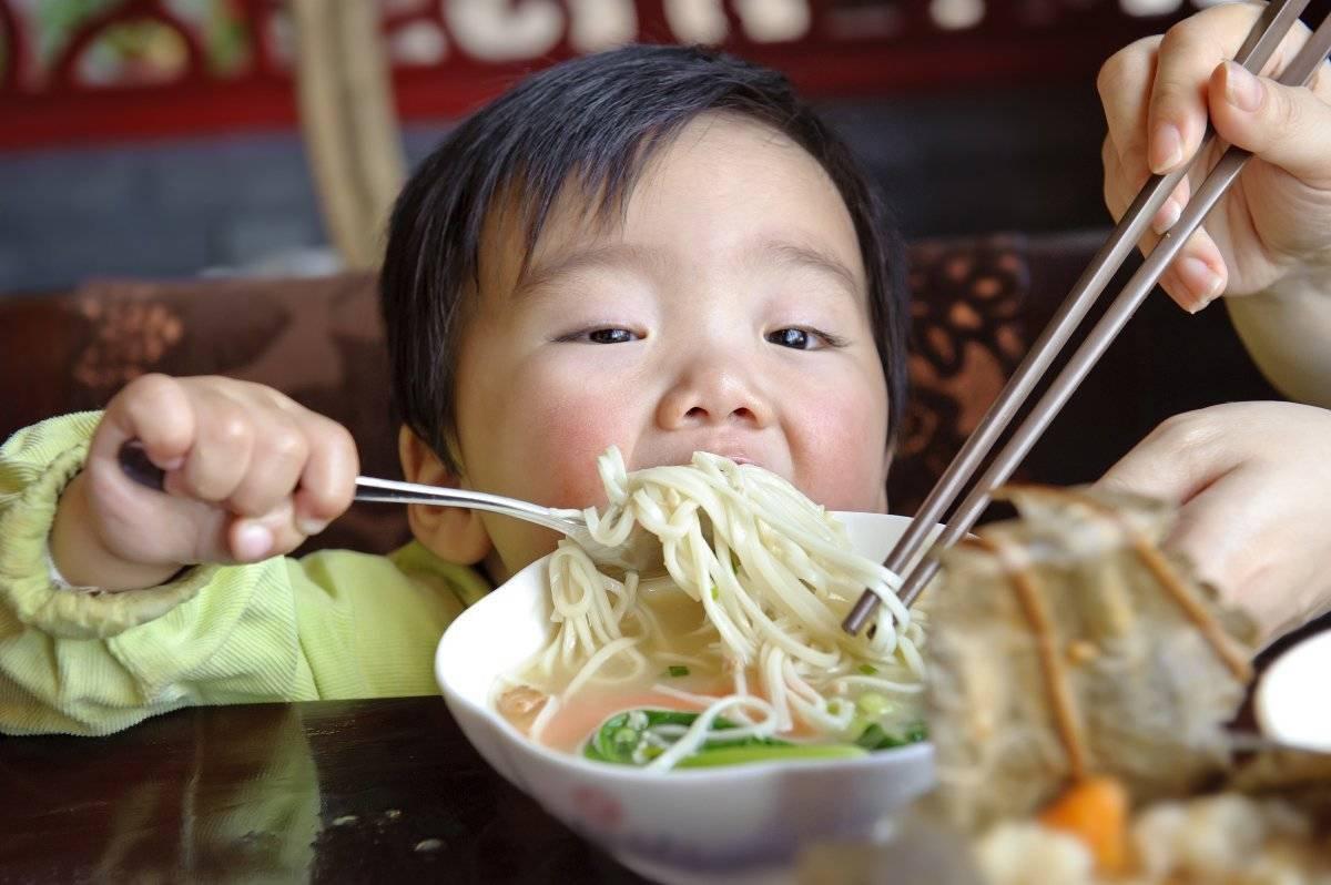 anak-sering-makan-mie-instan