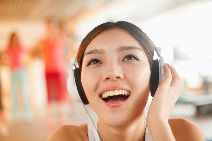 menghentikan-lagu-yang-terngiang-ngiang-di-dalam-kepala