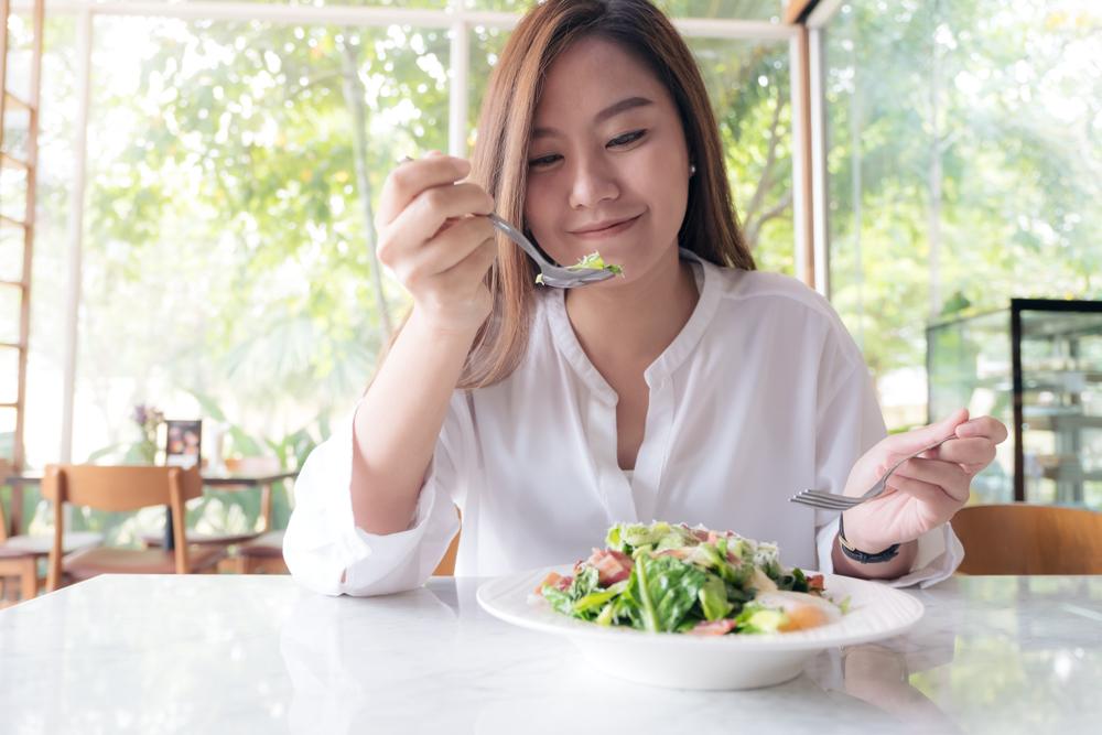 11 Makanan dan Minuman Terbaik untuk Penderita Sakit Maag