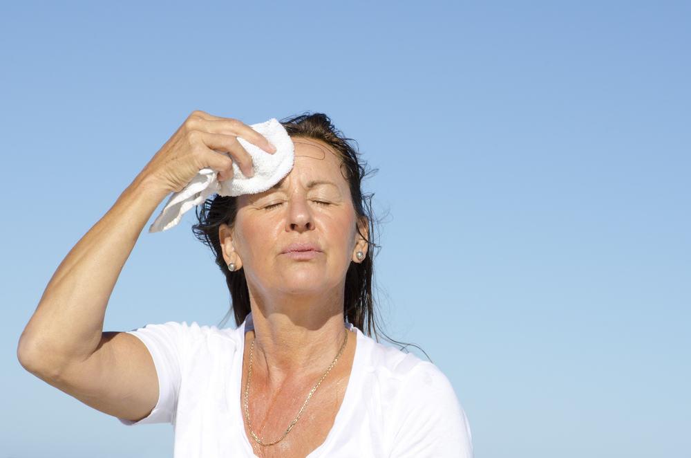 Cara Mengatasi Hot Flashes, dari Trik Sederhana hingga Medis