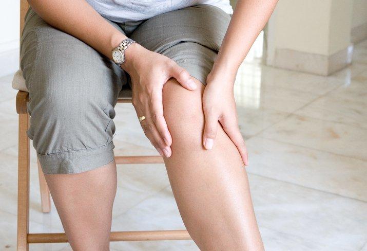 Sering Menggoyangkan Kaki Tanpa Sadar? Bisa Jadi Sindrom Kaki Gelisah