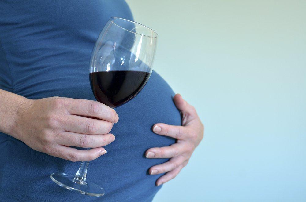Apa yang Terjadi Jika Ibu Minum Alkohol Saat Hamil?