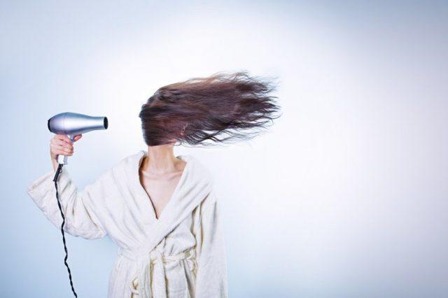 kesalahan-saat-pakai-hairdryer