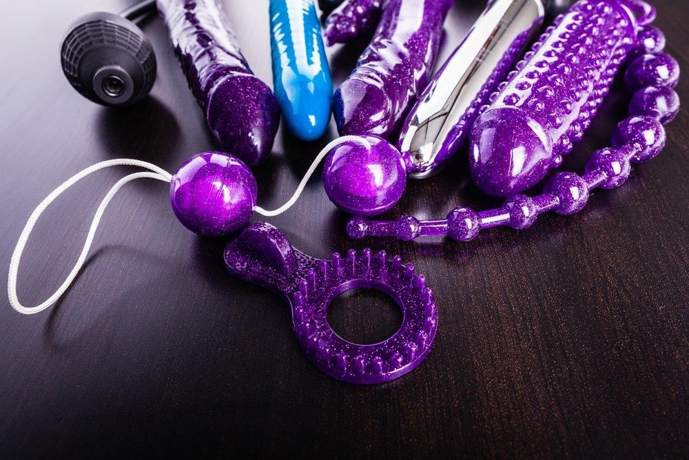 6 Jenis Sex Toys Plus Risiko dan Tips Aman Pemakaiannya