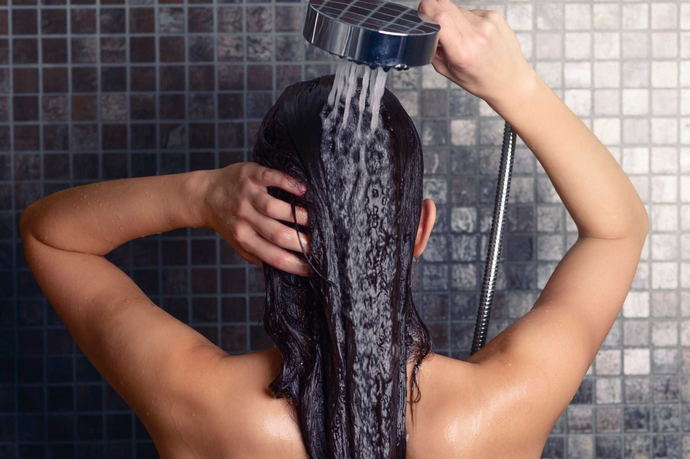 Lebih Sehat Mana: Mandi Air Panas Atau Air Dingin?