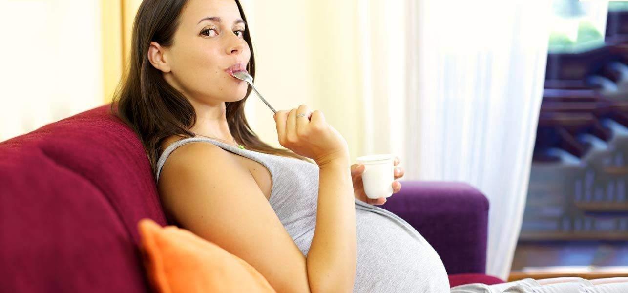 Kenapa Ibu Hamil Sering Ngidam Makanan Asam?