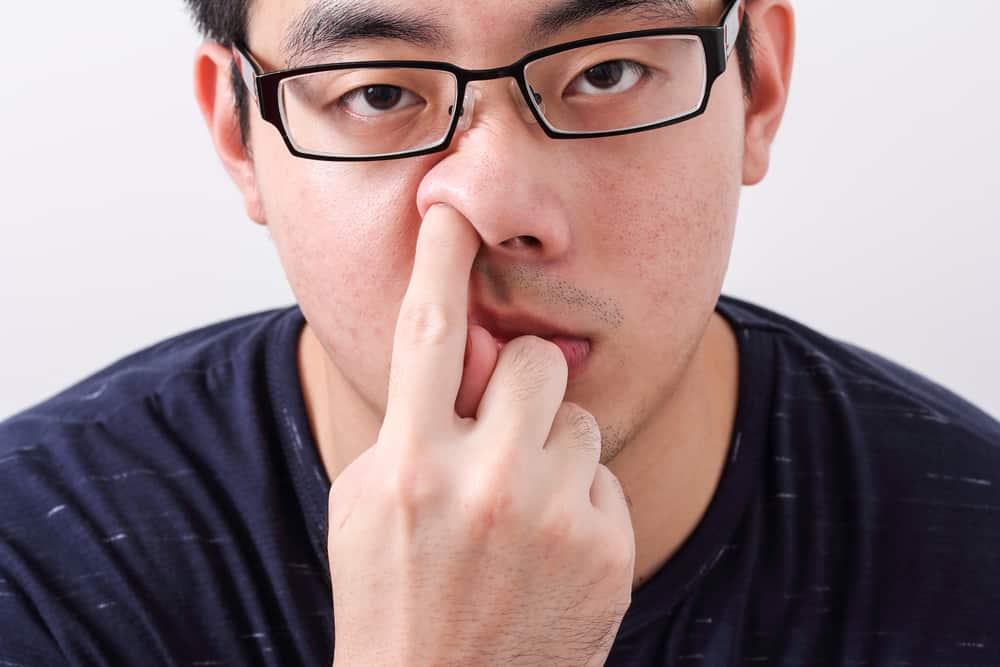 Stop Kebiasaan Ngupil Jika Tak Mau Terkena Infeksi Ini