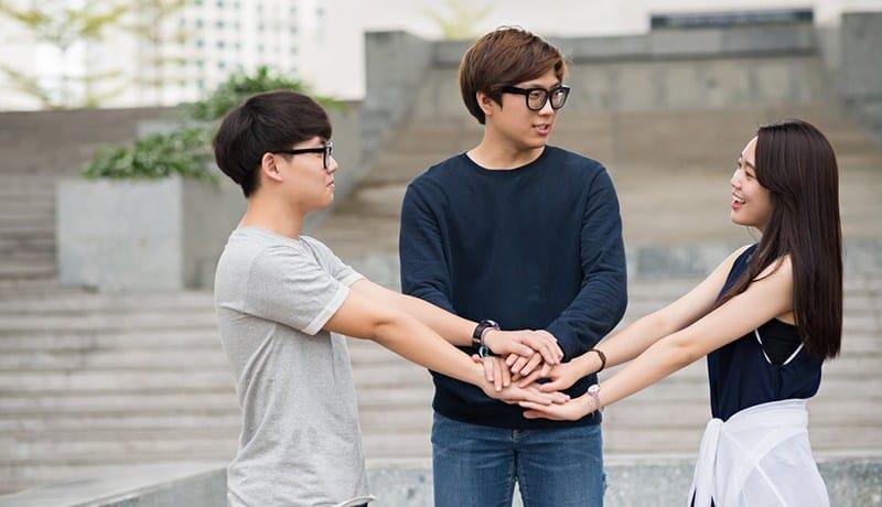 Dilema Cinta Segitiga: Wajarkah Jika Mencintai Dua Orang Sekaligus?