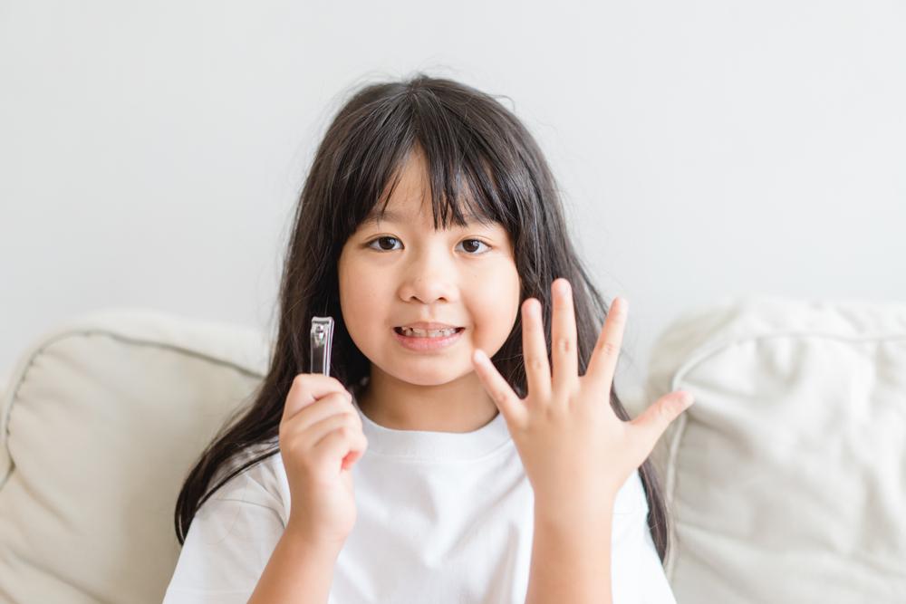 pentingnya-menjaga-kebersihan-kuku-anak