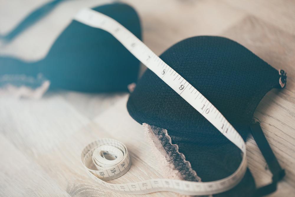 kenapa-payudara-besar-sebelah-asimetris