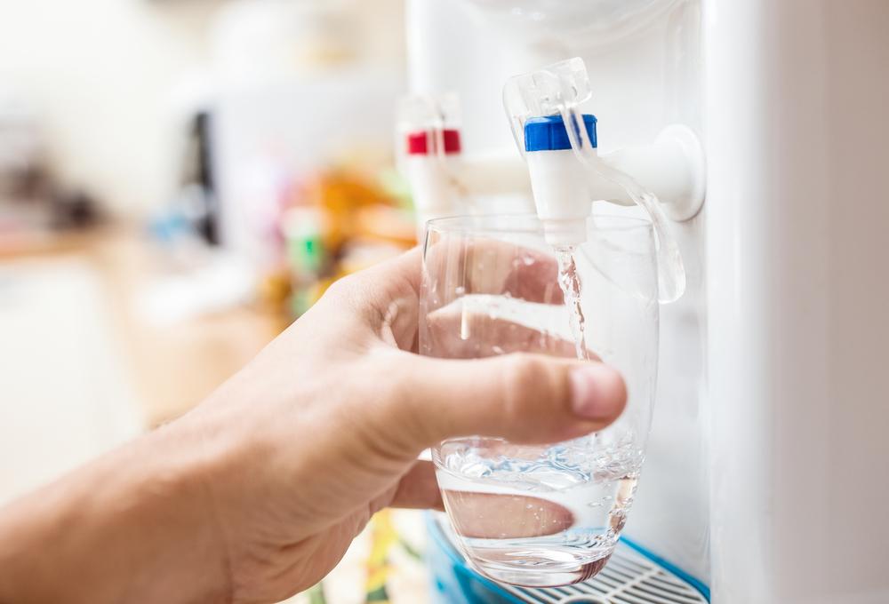 Mana yang Lebih Sehat: Minum Air Galon atau Air Rebusan dari Keran?