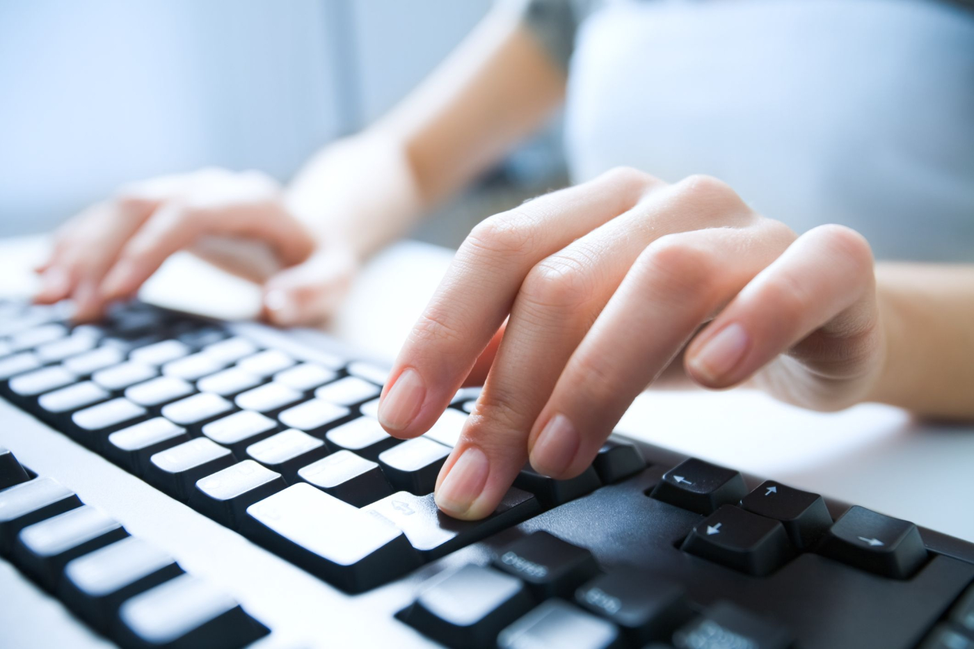 Kenapa Kita Bisa Lancar Mengetik Tanpa Lihat Keyboard?