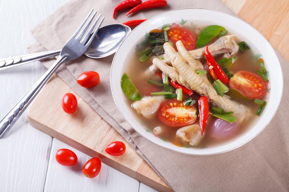 makan-ceker-ayam-sehat-atau-tidak