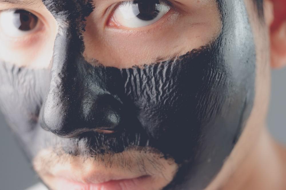manfaat-charcoal-mask-jerawat-komedo