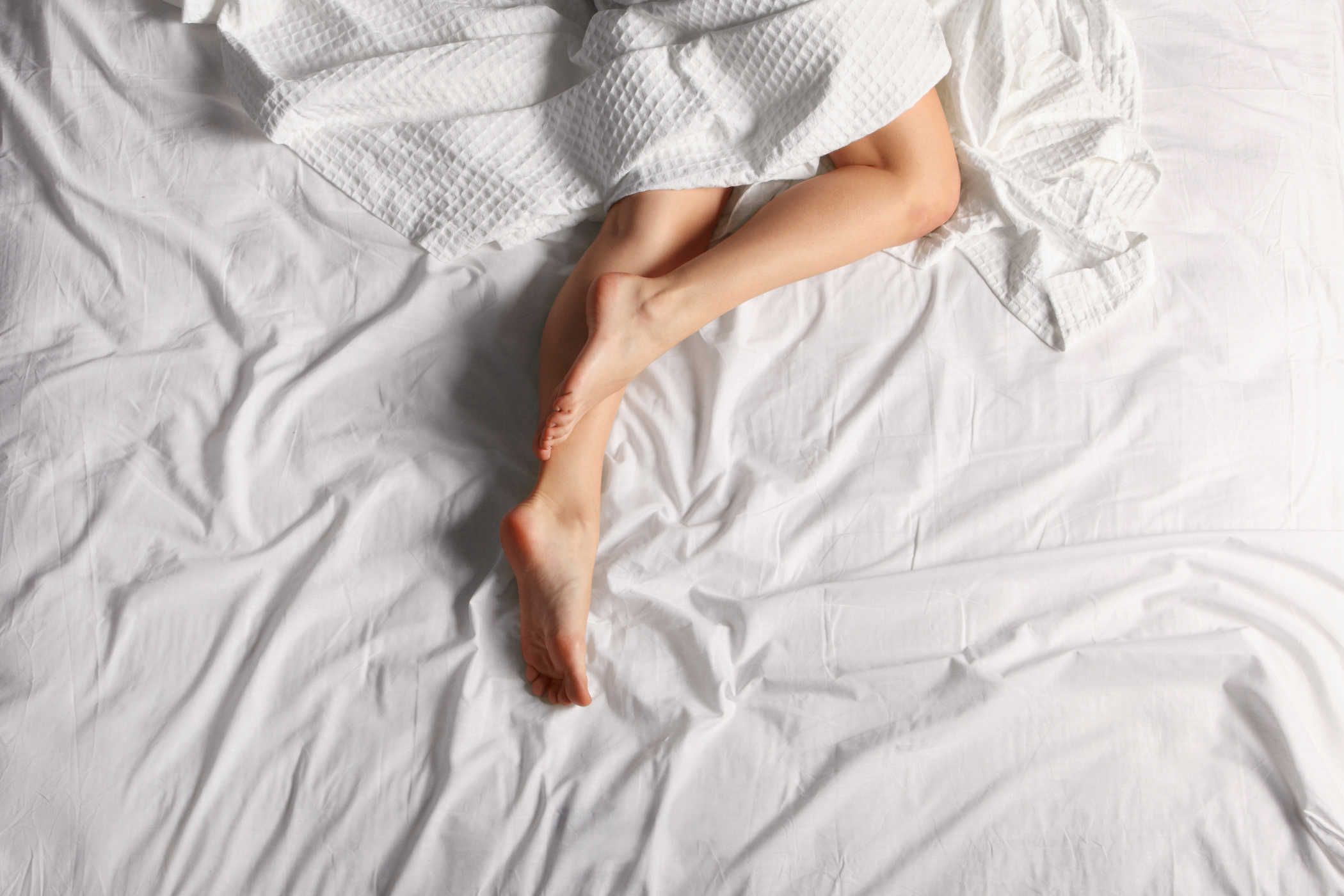 tidur-tidak-pakai-celana-dalam