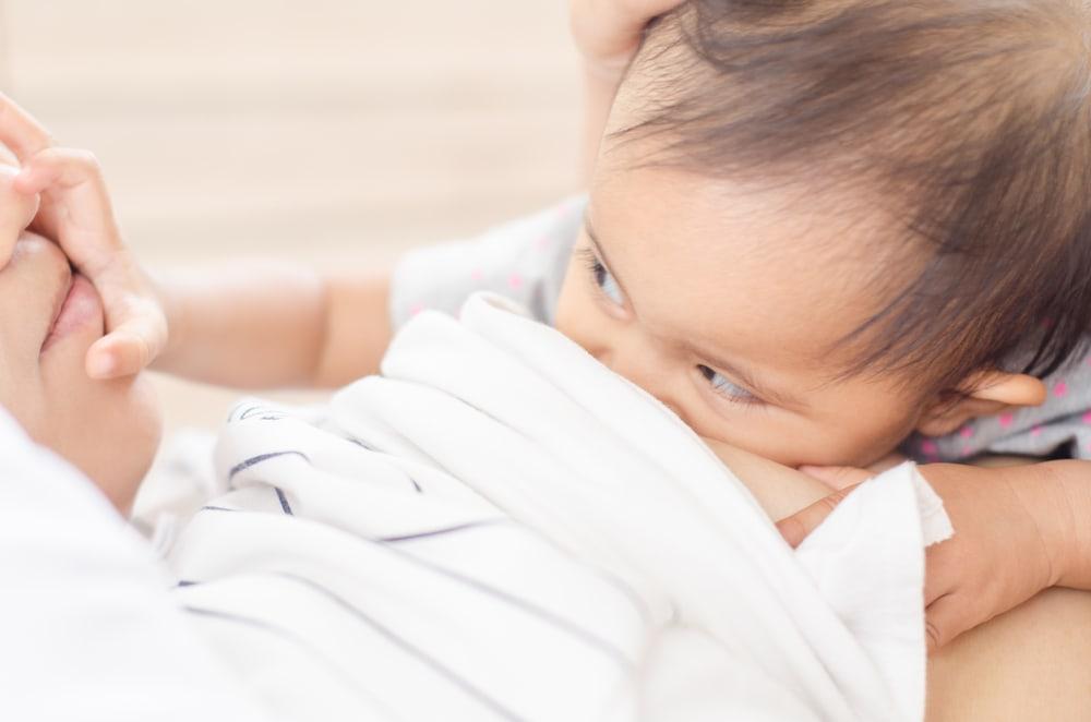 Awas, Terlalu Banyak Makan Gula Saat Menyusui Bisa Bikin Bayi Obesitas