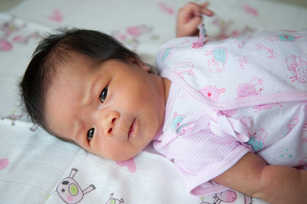 Beda Gumoh dan Muntah pada Bayi, Ibu Jangan Salah, ya!