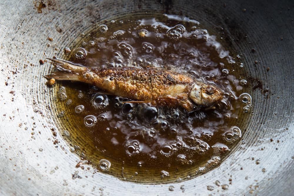 Suka Menggoreng dengan Minyak Jelantah? Ini 4 Bahaya yang Mengintai