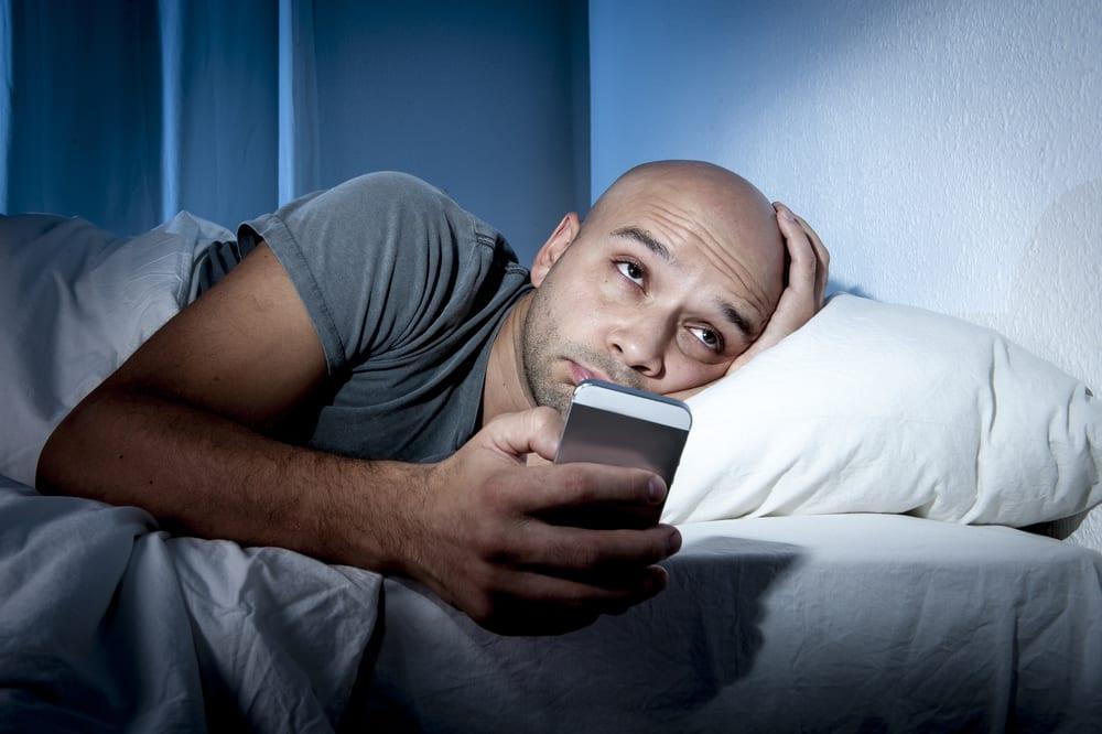tidur-larut-merusak-kualitas-sperma