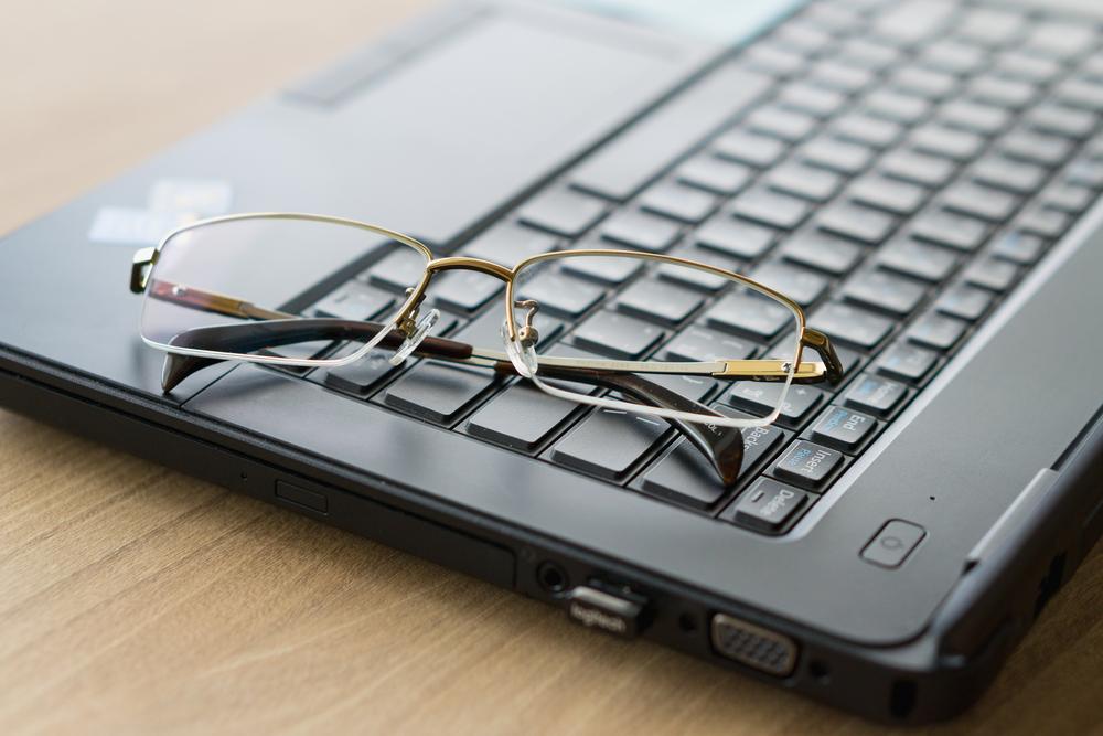 tips-mengatasi-mata-lelah-di-kantor