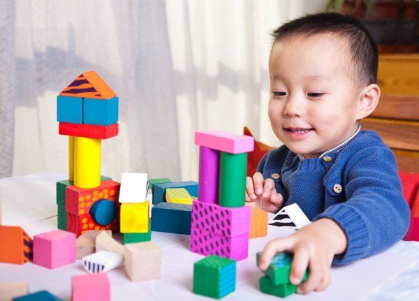Ibu, Yuk Ketahui Jenis Mainan yang Sesuai dengan Usia Anak