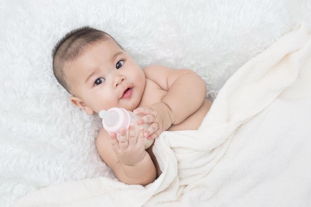 Bayi Sering Cegukan, Apa Penyebab dan Cara Mengatasinya?