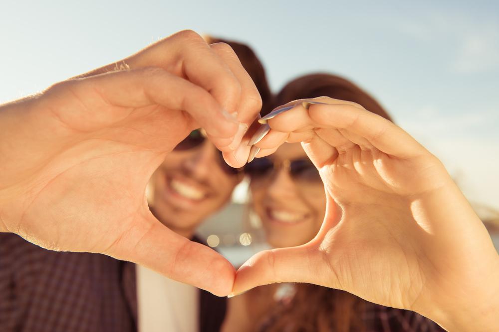 5 Bahasa Cinta untuk Ungkapkan Kasih, Anda Pakai yang Mana?
