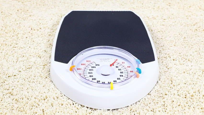 4 Cara Mengontrol Berat Badan saat Memasuki Usia Lanjut