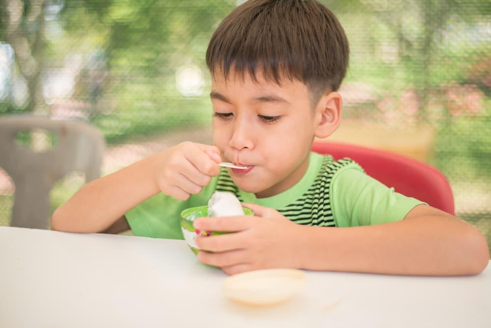 Makan Es Krim Saat Sedang Demam Ternyata Banyak Manfaatnya (Asal Jangan Kebanyakan!)