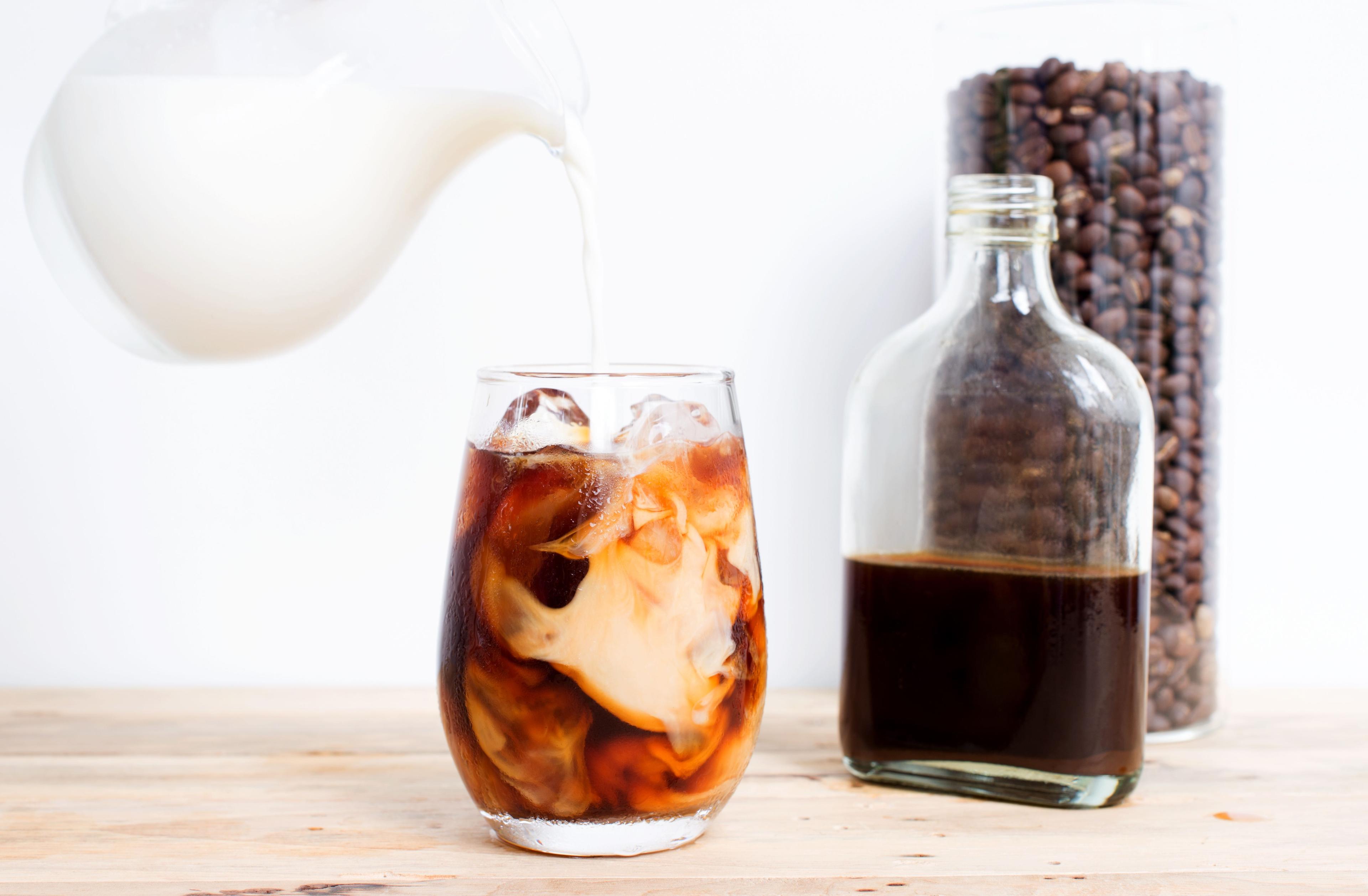 perbandingan-kopi-hitam-cold-brew-coffee
