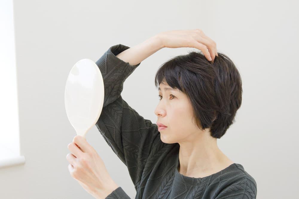 Buat Wanita Usia 40-an, Ini Cara Merawat Keindahan Alami Rambut Anda