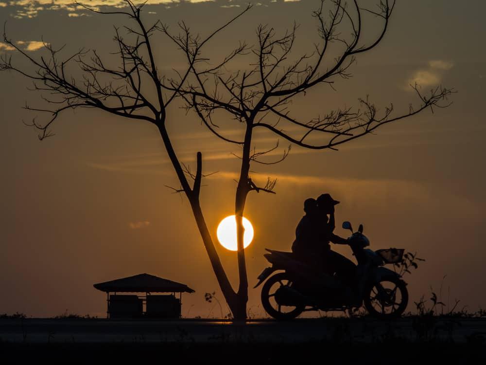 Masalah Kesehatan Akibat Suka Naik Motor Malam Hari